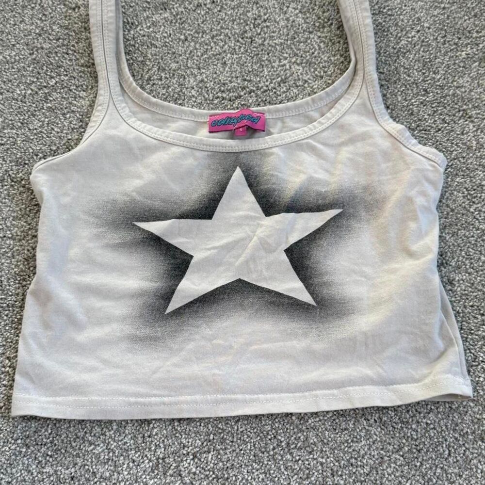 Edikted Women's Grey and White Crop-top